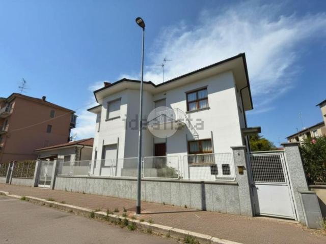 Villetta bifamiliare in vendita di 280 m² in Via Giovanni Boccaccio, 6