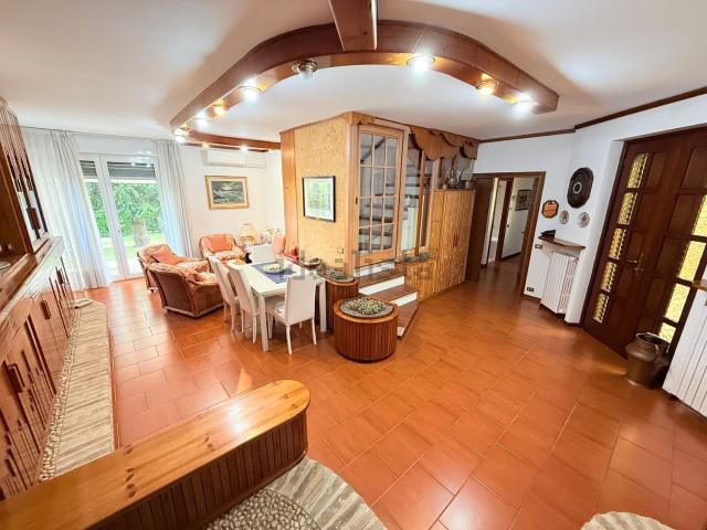 Villetta bifamiliare in vendita di 280 m² in Via Giacomo Puccini, 14