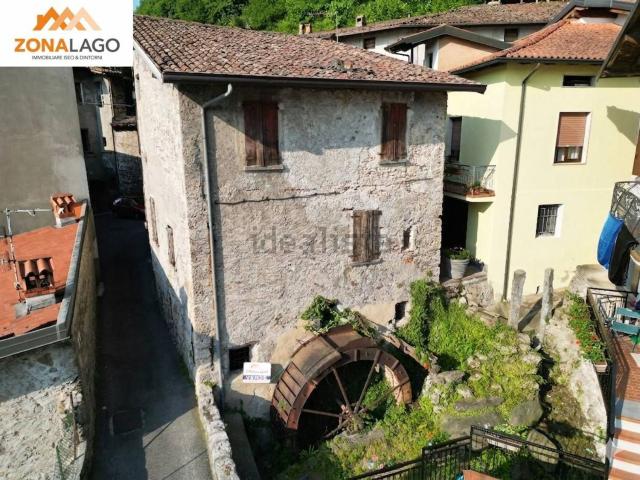 Villetta bifamiliare in vendita di 280 m² in Via Govine, 58