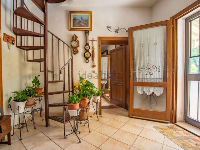 Villetta bifamiliare in vendita di 280 m² in Via Grossetana
