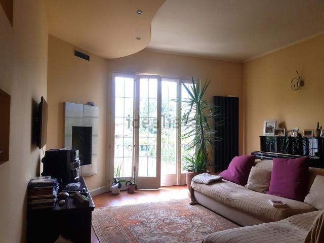 Villetta bifamiliare in vendita di 280 m² in Via Luigi Rizzardi