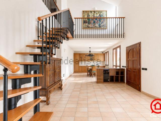 Villetta bifamiliare in vendita di 280 m² in Via Martiri di Via Fani, 5