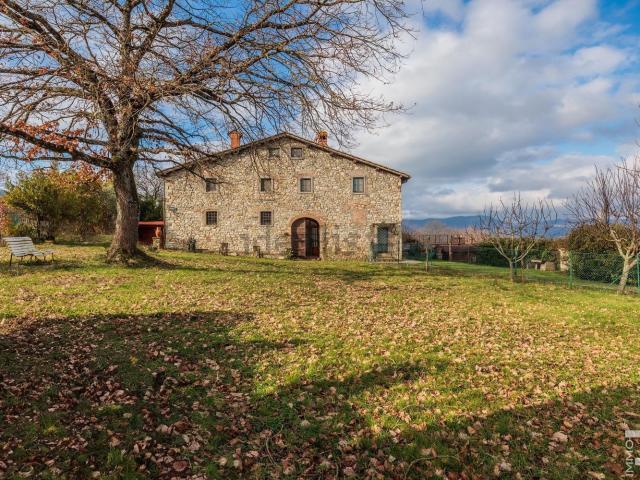 Villetta bifamiliare in vendita di 280 m² in Via Massorondinaio