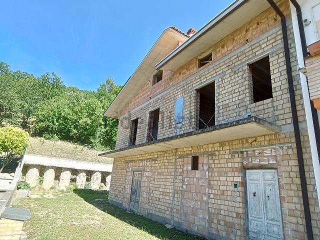 Villetta bifamiliare in vendita di 280 m² in Via Monte, 10
