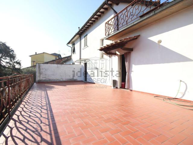 Villetta bifamiliare in vendita di 280 m² in Via Pisana, 2140