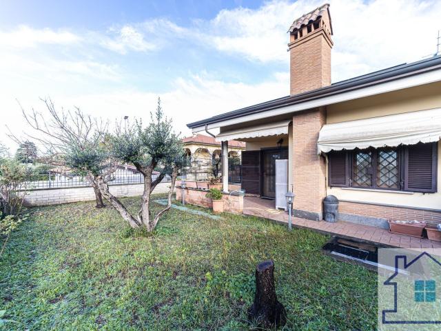 Villetta bifamiliare in vendita di 280 m² in Via Pontoglio, 2