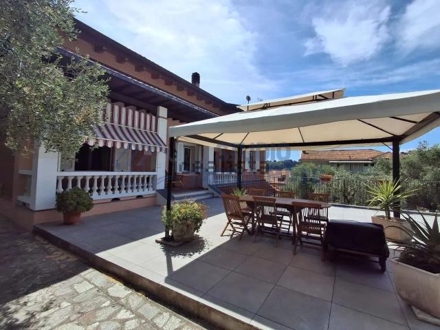 Villetta bifamiliare in vendita di 280 m² in Via Sant&apos Agata