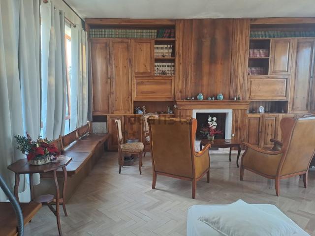 Villetta bifamiliare in vendita di 280 m² in Via San Bernardo