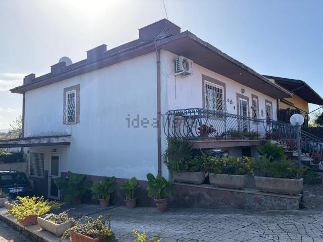 Villetta bifamiliare in vendita di 280 m² in Via Sardegna