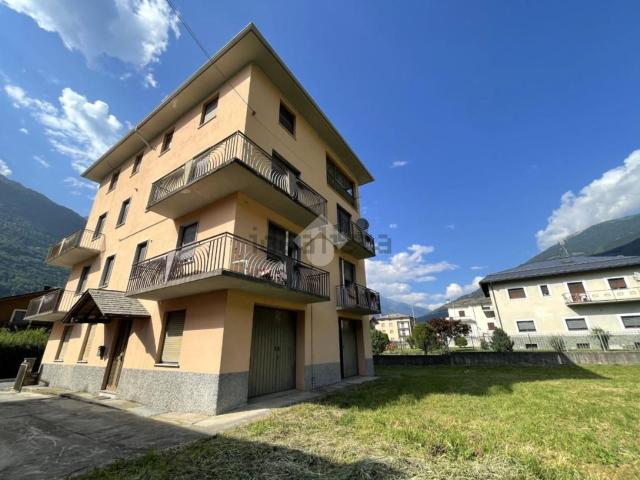 Villetta bifamiliare in vendita di 280 m² in Via Stelvio, 7