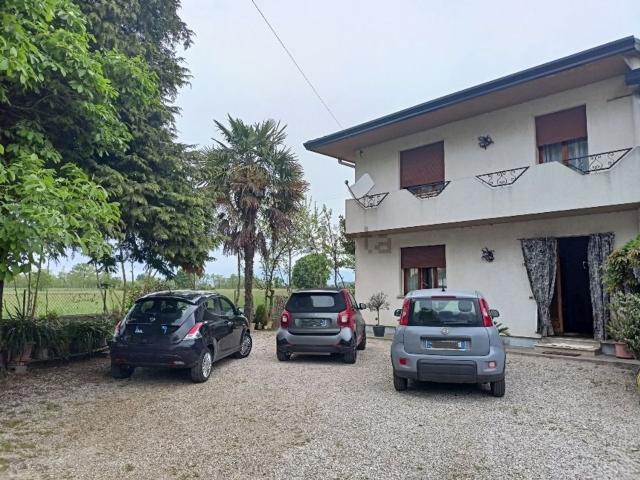 Villetta bifamiliare in vendita di 280 m²