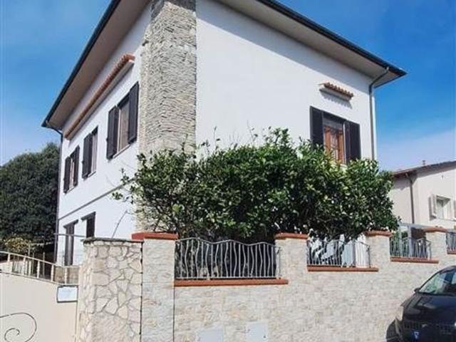 Villetta bifamiliare in vendita di 280 m²