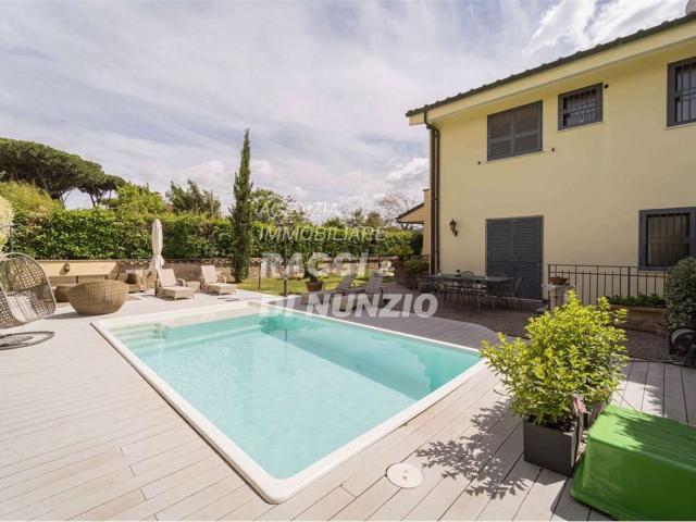 Villetta bifamiliare in vendita di 280 m²