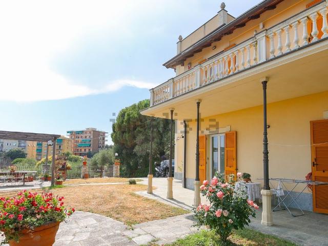 Villetta bifamiliare in vendita di 280 m²