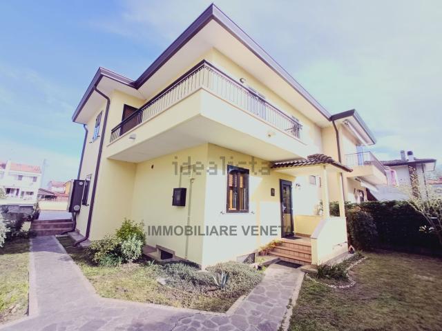 Villetta bifamiliare in vendita di 280 m²
