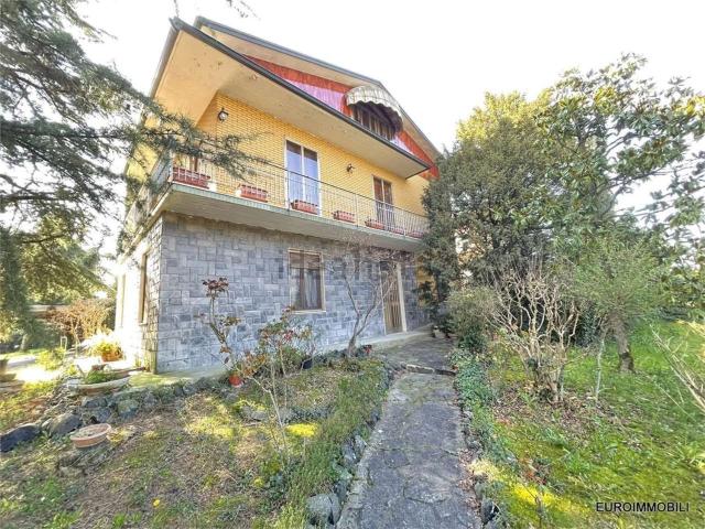 Villetta bifamiliare in vendita di 281 m² in Strada Pedemontana Est, 11