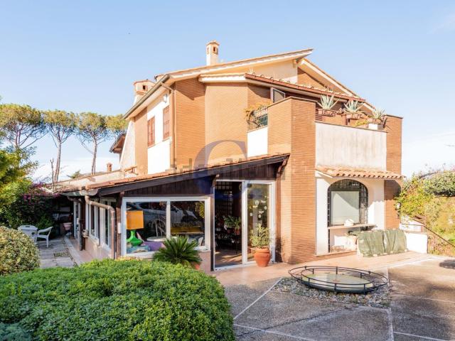 Villetta bifamiliare in vendita di 281 m² in Via Leonardo Fibonacci, 85