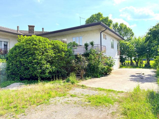 Villetta bifamiliare in vendita di 282 m² in Via Torino