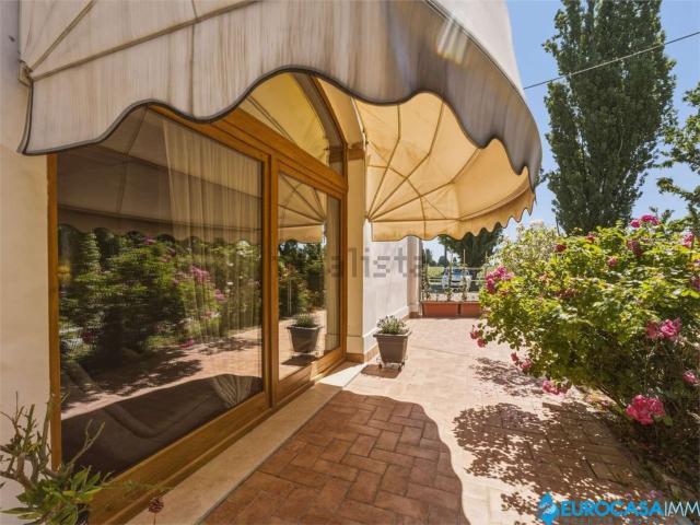 Villetta bifamiliare in vendita di 282 m² in Via Canalazzo, 49