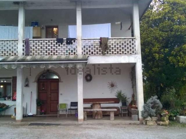 Villetta bifamiliare in vendita di 282 m² in Via Carlo Lenardon, 27