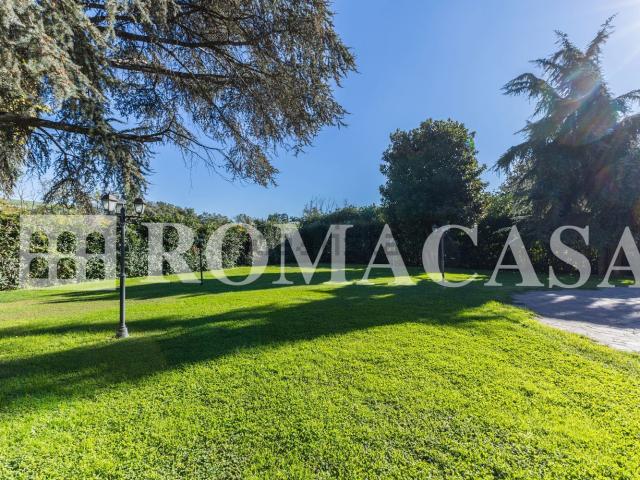 Villetta bifamiliare in vendita di 282 m² in Via Giovanni Gastaldi