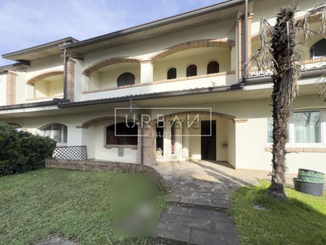 Villetta bifamiliare in vendita di 282 m²