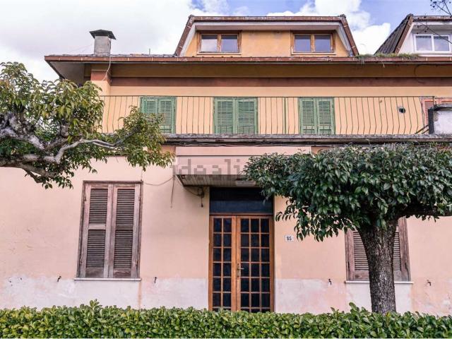 Villetta bifamiliare in vendita di 287 m² in Via Capo i Prati, 75