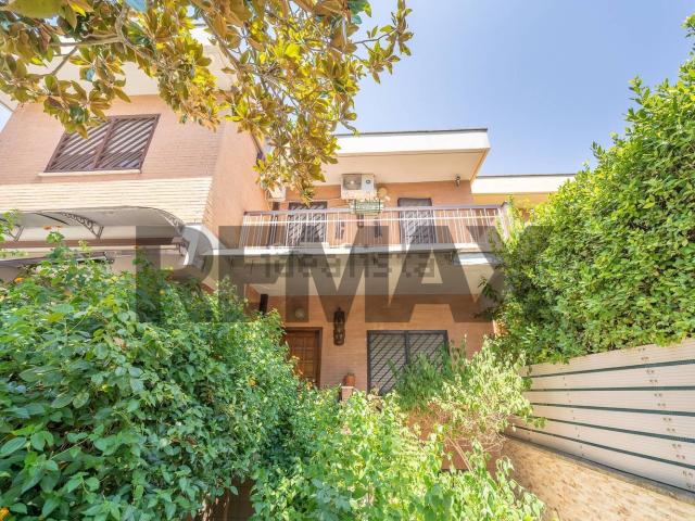 Villetta bifamiliare in vendita di 287 m² in Via dei Verdoni, 43