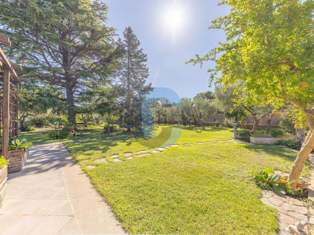 Villetta bifamiliare in vendita di 284 m² in Via di salé, 38