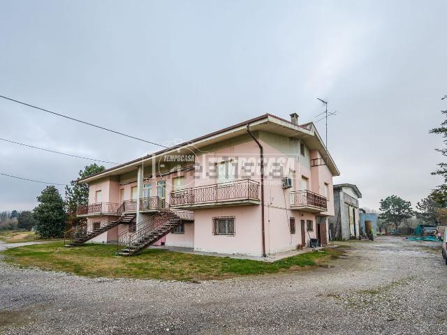 Villetta bifamiliare in vendita di 285 m² in Strada Imperiale, 38
