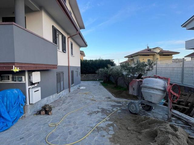 Villetta bifamiliare in vendita di 285 m² in Via della repubblica