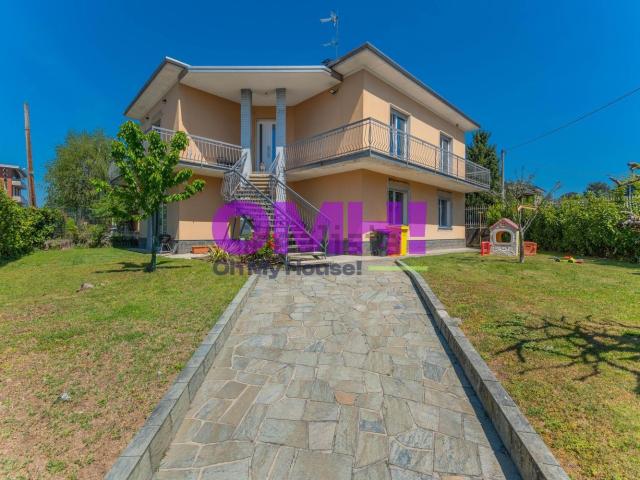 Villetta bifamiliare in vendita di 285 m² in Via Gioacchino Rossini, 1