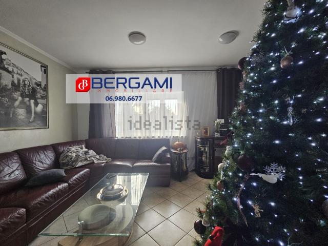 Villetta bifamiliare in vendita di 285 m² in Via Lago di Garda, 5