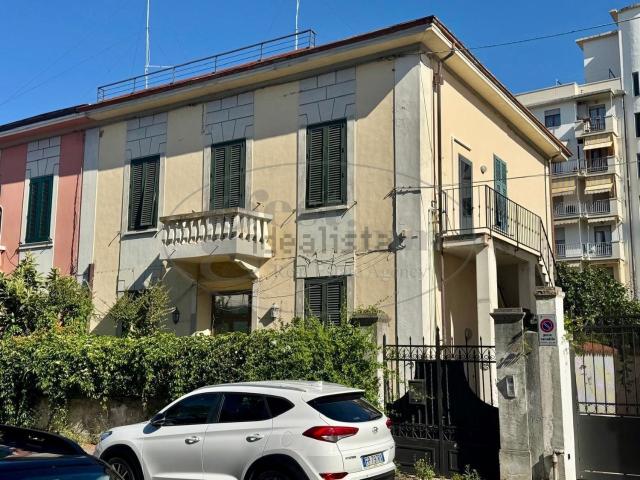 Villetta bifamiliare in vendita di 285 m²