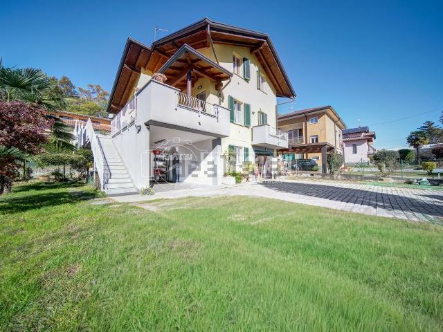 Villetta bifamiliare in vendita di 286 m² in Via B. Cellini, 9