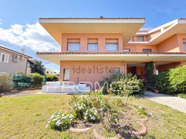 Villetta bifamiliare in vendita di 289 m² in Via Antares