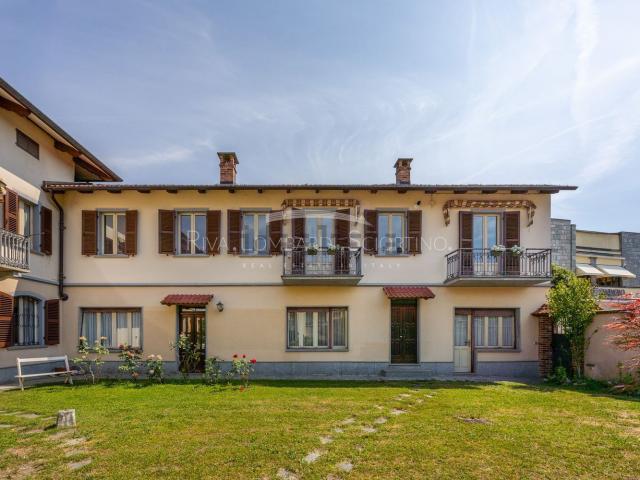 Villetta bifamiliare in vendita di 289 m² in Via Camillo Riccio, 5