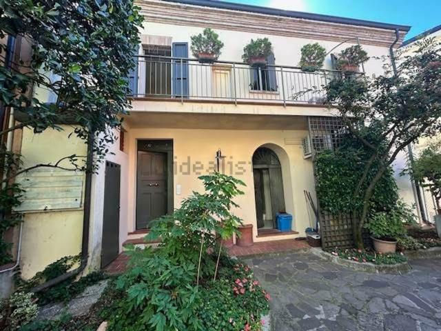 Villetta bifamiliare in vendita di 289 m²