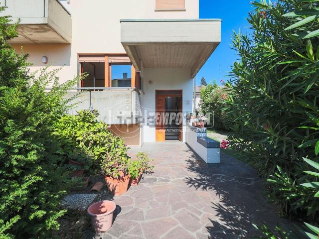 Villetta bifamiliare in vendita di 293 m² in Via Gaetano Donizetti