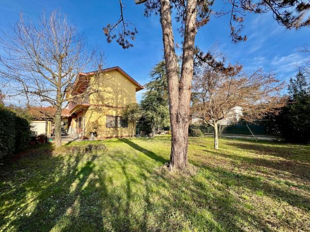Villetta bifamiliare in vendita di 290 m² in Strada Barauda, 49