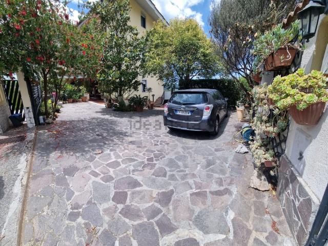 Villetta bifamiliare in vendita di 290 m² in Via Alessi di Turio