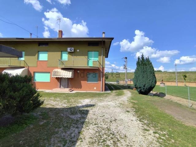 Villetta bifamiliare in vendita di 290 m² in Via Biasini, 4