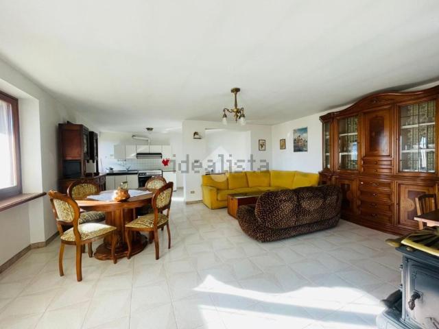 Villetta bifamiliare in vendita di 290 m² in Via Castiglione, 64
