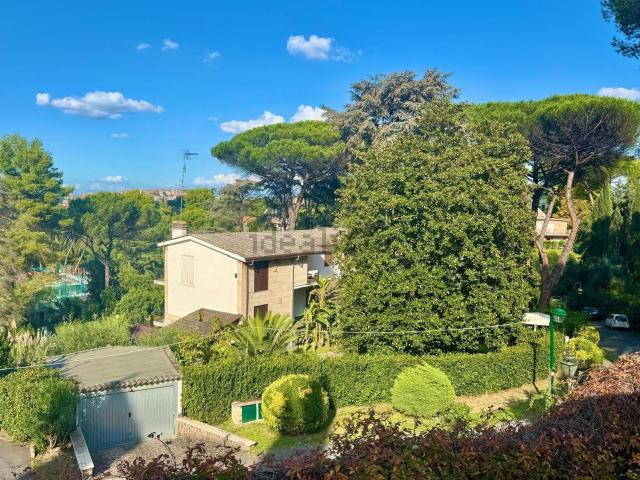 Villetta bifamiliare in vendita di 290 m² in Via del Monte di Casa, 65