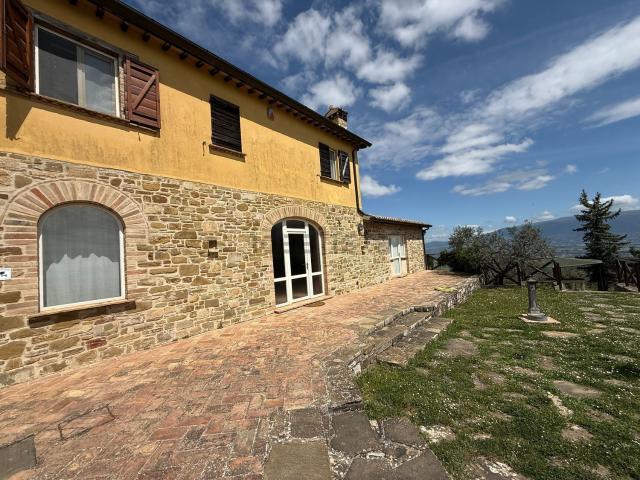Villetta bifamiliare in vendita di 290 m² in Via delle Pianate San Sisto