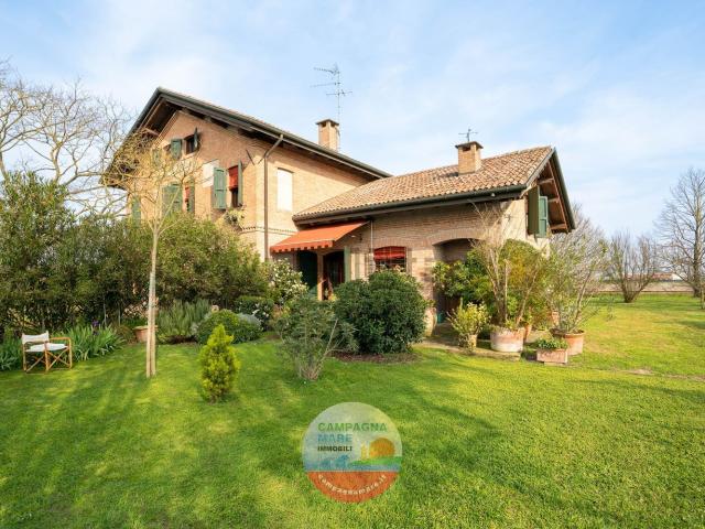 Villetta bifamiliare in vendita di 290 m² in Via E. Bolognesi, 10
