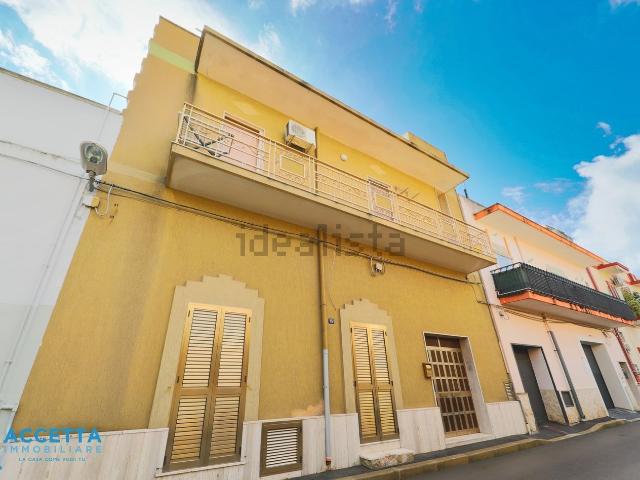 Villetta bifamiliare in vendita di 290 m² in Via Giuseppe Garibaldi, 15