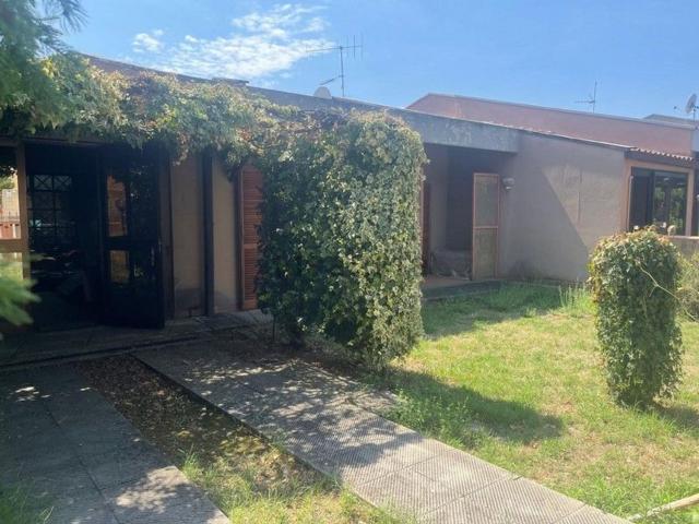 Villetta bifamiliare in vendita di 290 m² in Via Pietro Mascagni