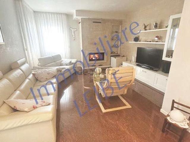 Villetta bifamiliare in vendita di 290 m²