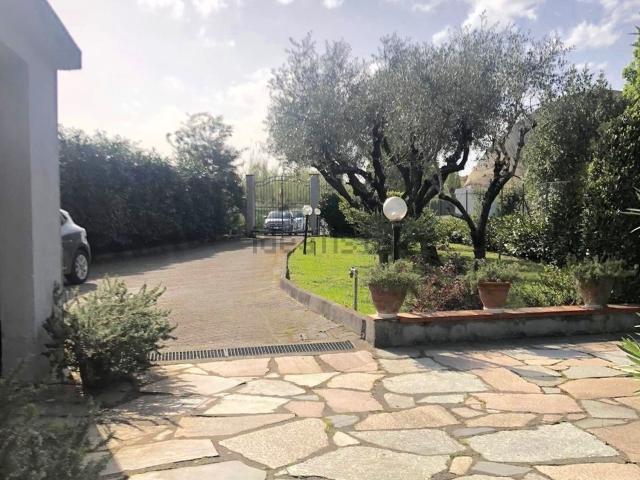 Villetta bifamiliare in vendita di 290 m²